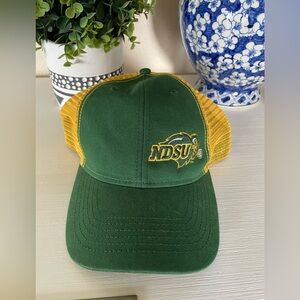 North Dakota State Bison Men  logo Hat Cap velcro Sportsman Football Trucker